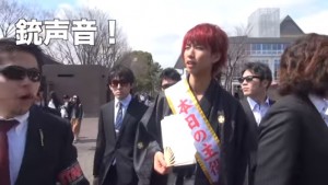 はじめしゃちょー、髪を真っ赤にし卒業式へ!大学も特定!!05 - コピー